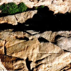 Entorno: Rocas de granito y furnas